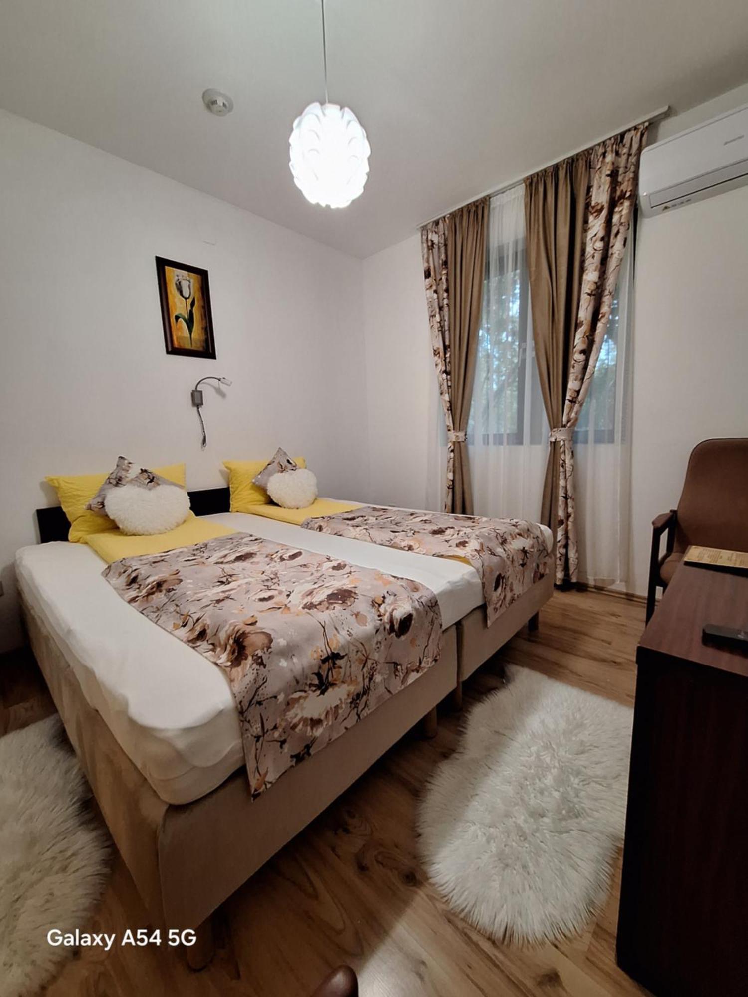 Bed and Breakfast Neon2 - Vendeghaz Orosháza Zewnętrze zdjęcie