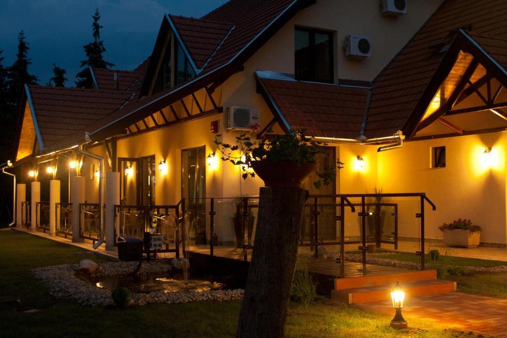 Bed and Breakfast Neon2 - Vendeghaz Orosháza Zewnętrze zdjęcie